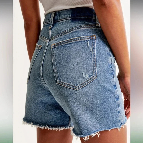 Abercrombie & Fitch High Rise 9” Shorts Medium Wash size 24 - Picture 2 of 5